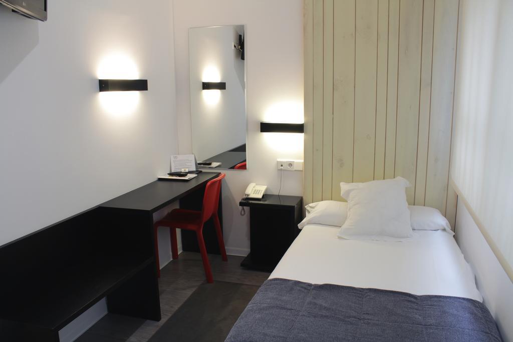 Hotel Lois A Coruna Bagian luar foto
