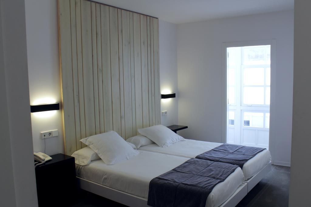 Hotel Lois A Coruna Bagian luar foto