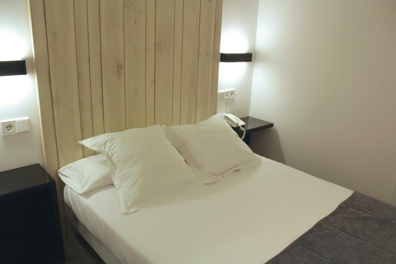 Hotel Lois A Coruna Bagian luar foto